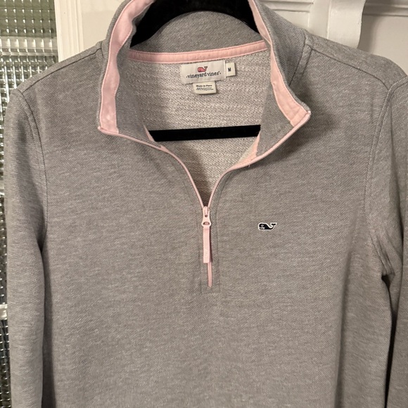 Vineyard Vines Women’s 1/4 Zip Sweater Gray W/ Pink Accents Sz M - Picture 2 of 12